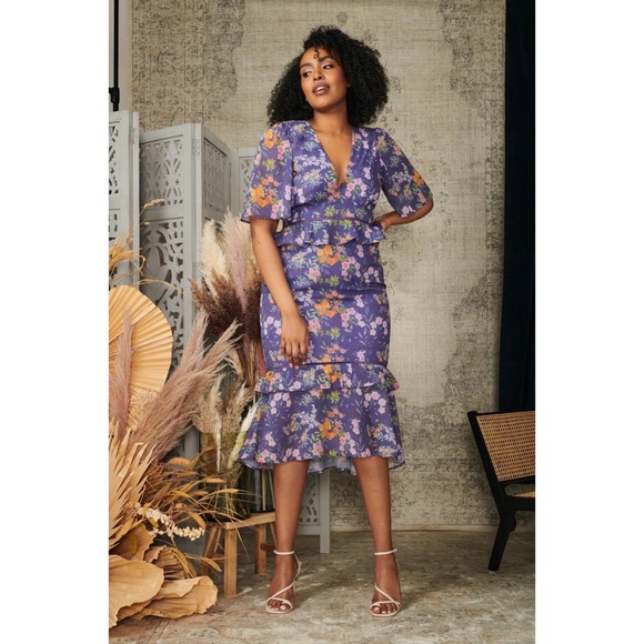 Hope & Ivy Dresses & Skirts - Hope & Ivy Purple Floral Tammie V-Neck Midi Tea Dress